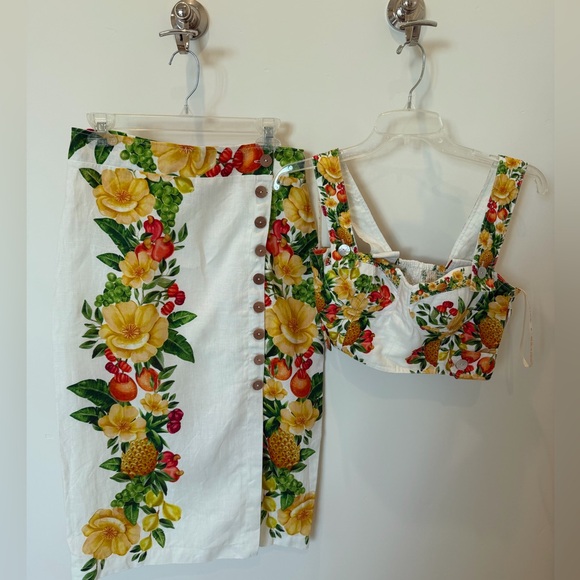 FARM Rio Off-White Picnic Flowers Premium Linen Crop Top and skirt Size M - Picture 2 of 10